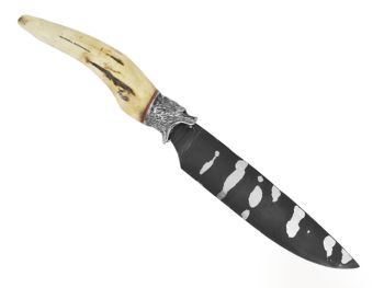 Adelar Filippon faca para colecionador forjado em aço Go May padrão zebra. Empunhadura em Chifre de Cervo, 27 cm