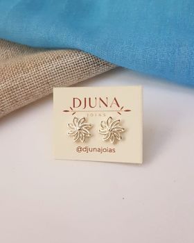 BRINCO FLOR TRABALHADA LISA DE PRATA 925