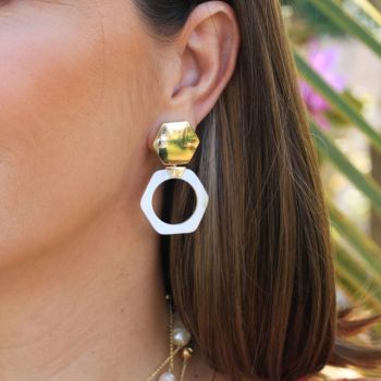Brinco Sextavado com Madrepérola Banhado a Ouro 18k