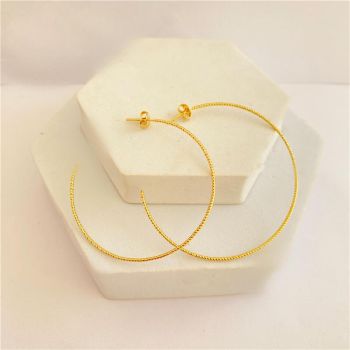 BRINCO ARGOLA MAXI TEXTURIZADA BANHO OURO 18K