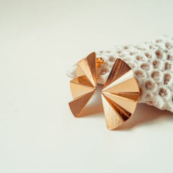 Brinco de leque folheado a ouro 18k