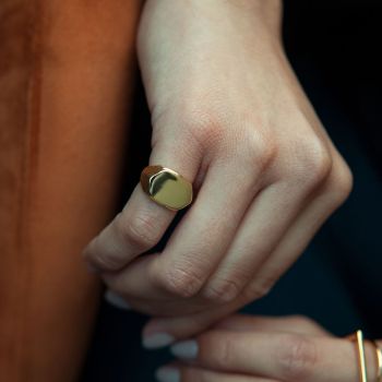 Anel de mingo liso regulável folheado a ouro 18k