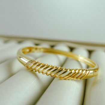 Bracelete com detalhes vazados Banhado a Ouro 18k