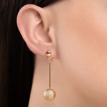 Brinco Pendurado Banho de Ouro 18K com Base Lisa Palito e Detalhe de Bola Jateada (5cm)